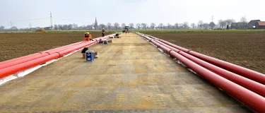 Baustellenbild Gleichstromtrasse A Nord - Rohre entlang der Trasse.