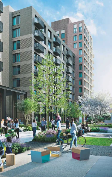 Häuserzeile mit begrüntem Fußgänger-Bereich und Menschen. 