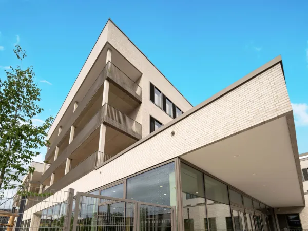 gymnasium-bruegelmannstrasse-koeln_aussenansicht_2.jpg