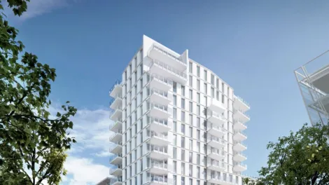 Modernes Hochhaus mit Bäumen.