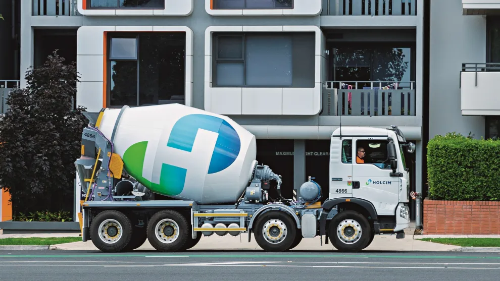 holcim-betonmischer-vor-gebaeude.jpg