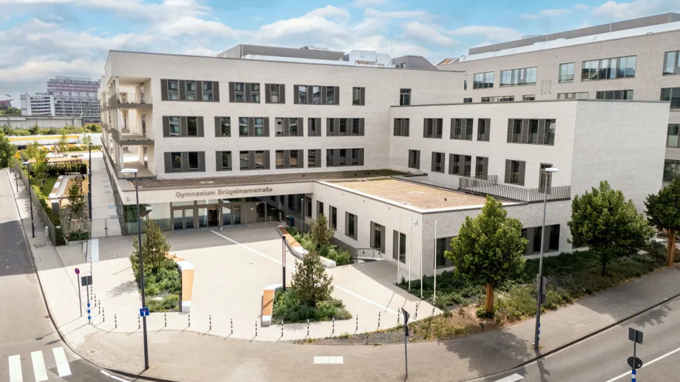 gymnasium-bruegelmannstrasse-koeln_aussenansicht.jpg