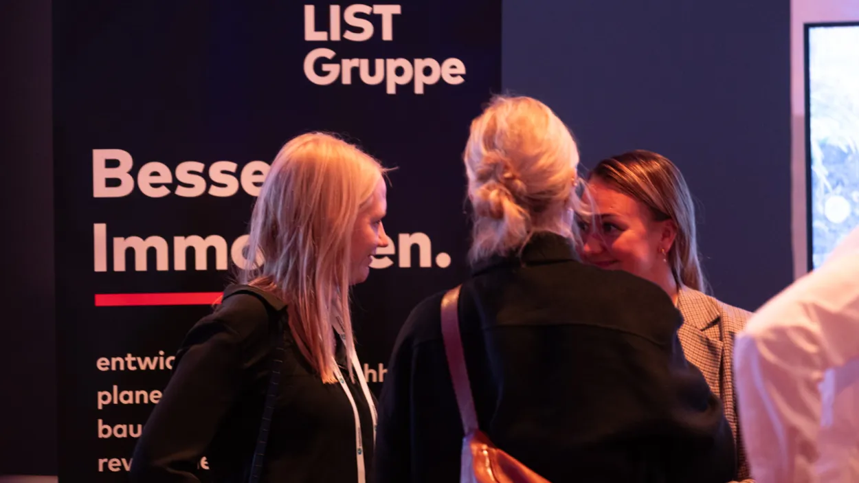 forum.bau-2024-gettogether-marktplatz-stand-der-list-gruppe.jpg