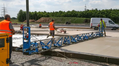 Frühhochfester Straßenbeton