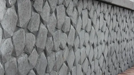 Mauer aus Basalton Mauerelemente.